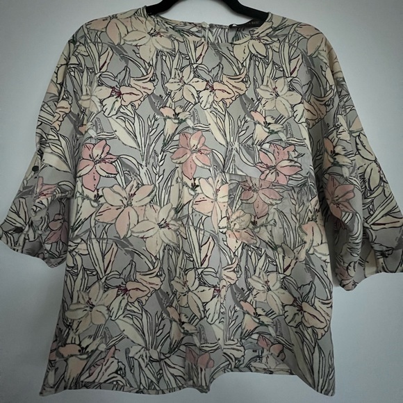 Zara shirt. Floral print. Size M. Waist:18” Length: 23” - Picture 1 of 5